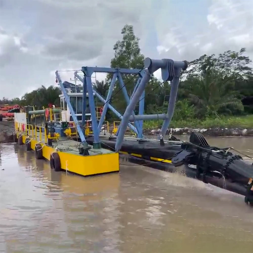 貝寧船吉水現(xiàn)場(chǎng)